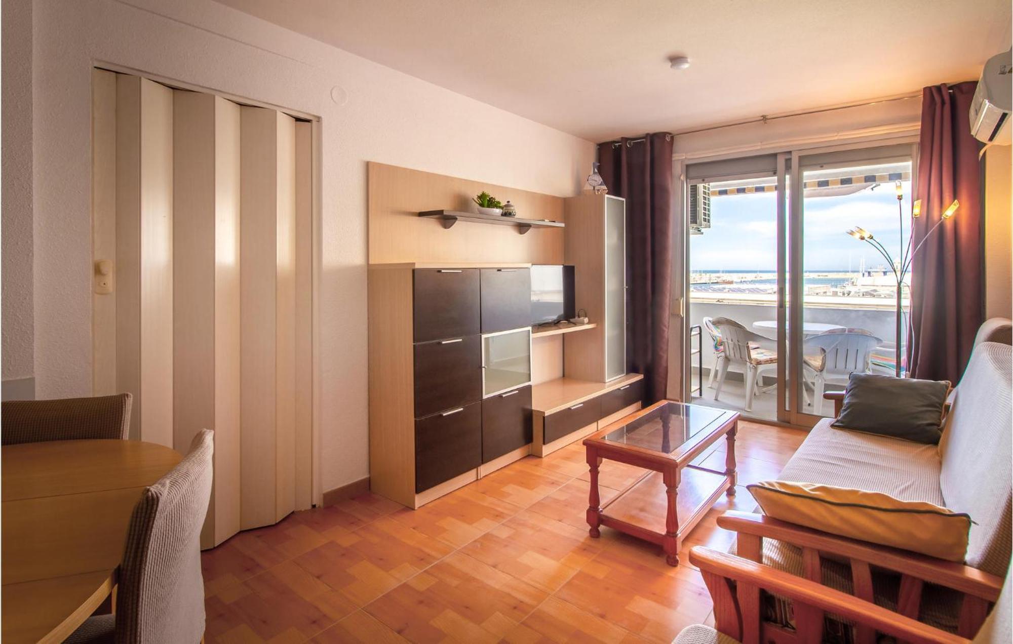 Stunning Apartment In Gandia With Kitchen Exterior foto